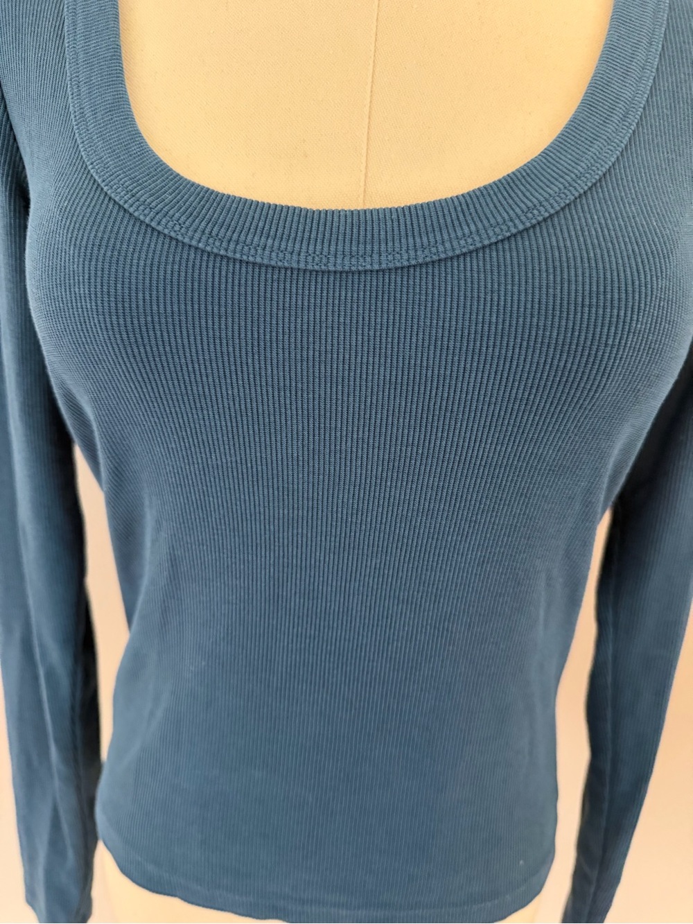 Marine Layer Women's Blue Scoop Neck Long Sleeve Ribbed Top Size Small - Picture 2 of 5